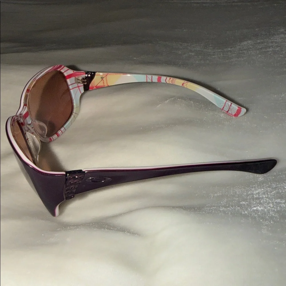 OAKLEY DISCREET Sunglasses in Purple, used condition/flawed